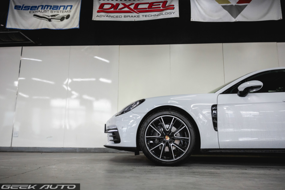 保时捷新panamera971改黑色轮毂 碳纤维带旋钮方向盘 亮黑四出尾喉
